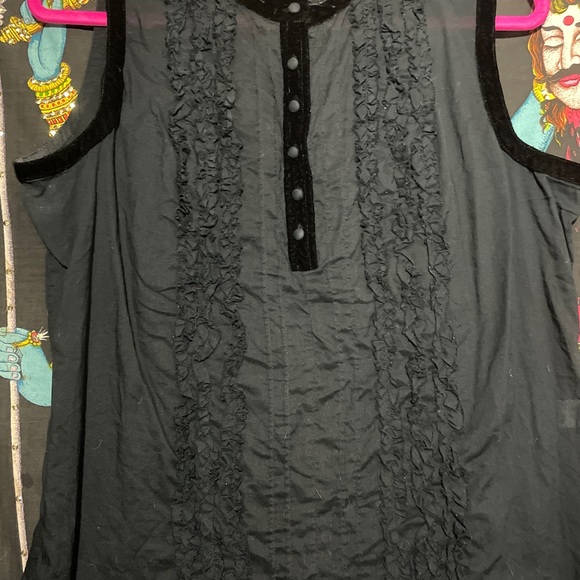 Sleeveless “tuxedo” shirt with velvet trim around collar, sleeves - Picture 2 of 8